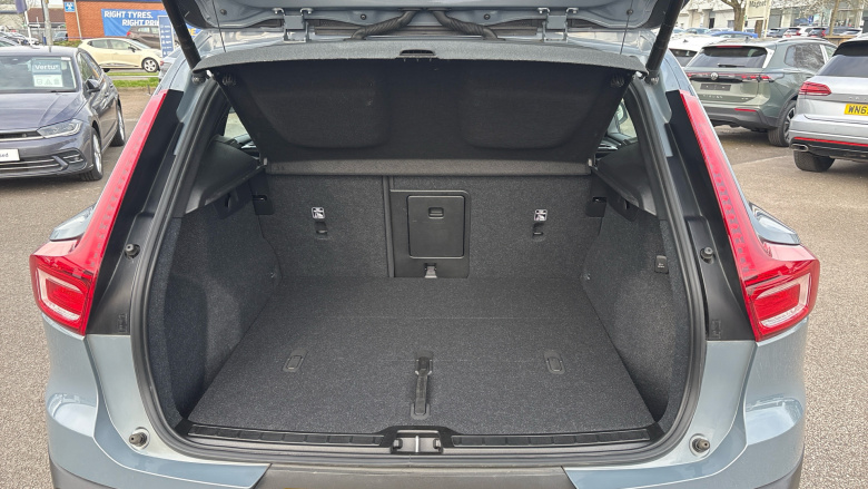 Volvo XC40 2.0 B3P Plus Dark 5dr Auto Petrol Estate